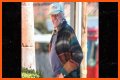Gary Busey Pulls Pants Down, Exposes Penis to Urinate in Public